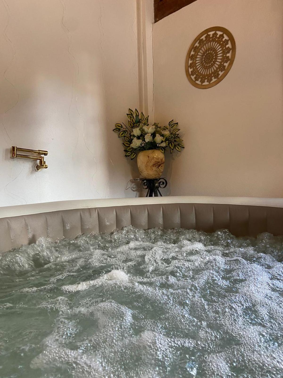 Cabana Com Jacuzzi Em Гуарарема Екстер'єр фото